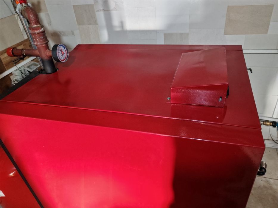 Vînd centrală pe lemne