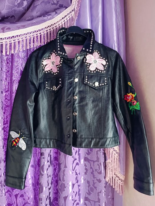 Уникално яке от естествена кожа с бродерии и капси