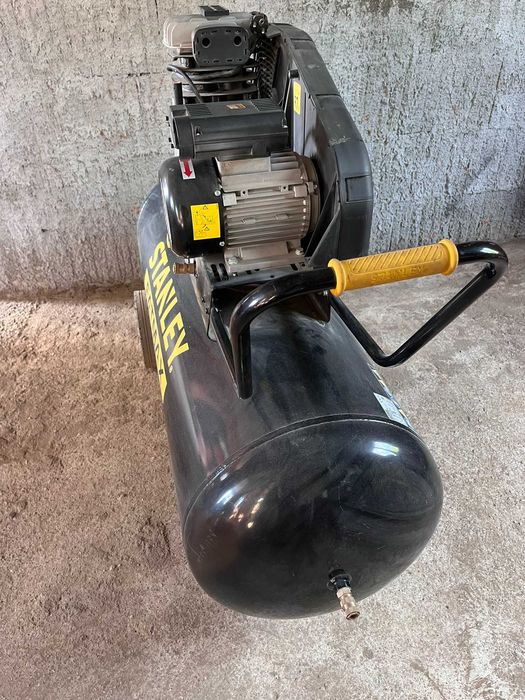 Compresor Profesional Stanley FatMax B400/10/200: 200L-10bari-390L/min