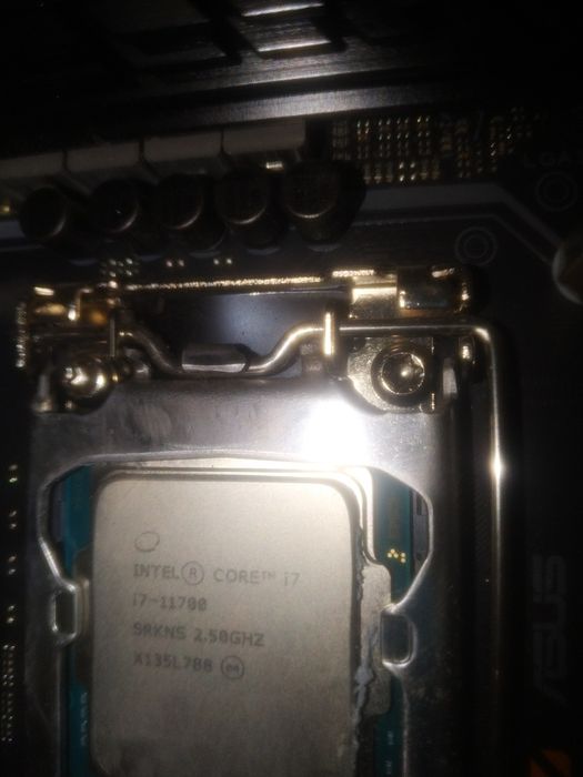 Продаю процессор Intel Core i7-11700