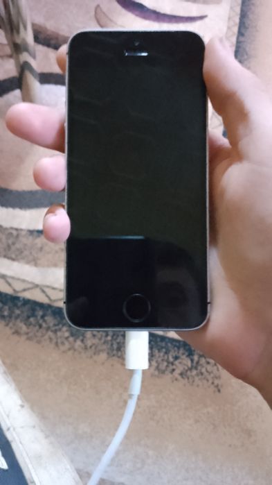 Vând IPhone SE (2016)