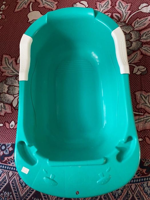 Продается стенка,,детские ходункиванна