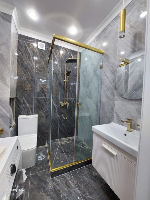 Душевые кабины,стеклянные шторки,перегородки