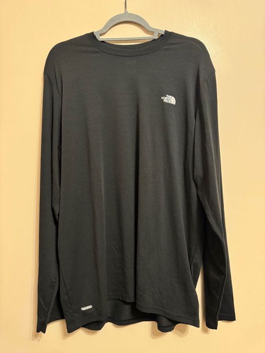 The North Face Polar. The North Face Men's Grey T-shirt.