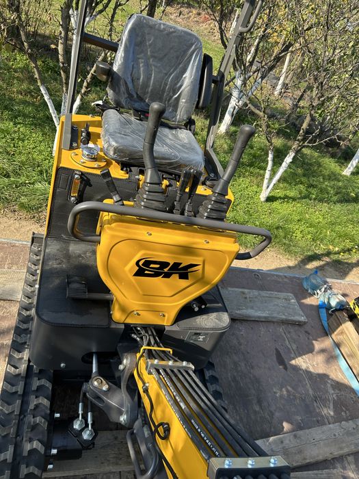 Miniexcavatorul Berger Kraus 900 AS