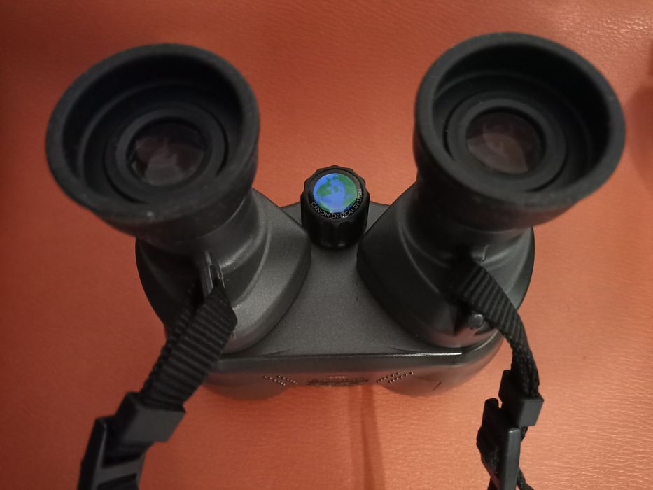 Binoclu Canon 8 x 25 IS/Nikon SportStar EX
• Magnificare: 8x
• Diametr