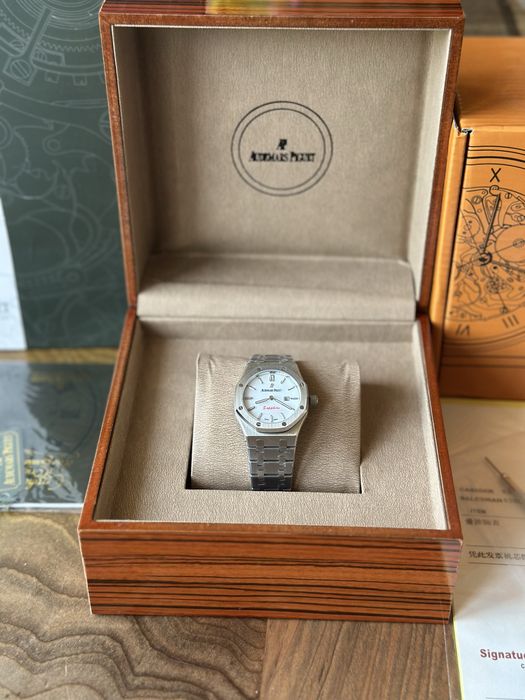 Audemars Piguet Royal Oak White Dial 33 mm Quartz - дамски модел