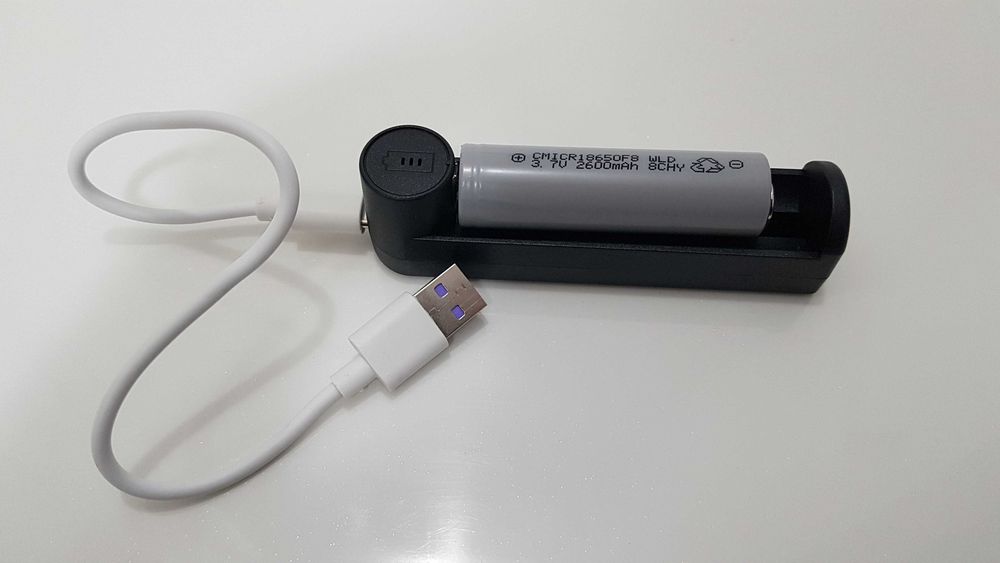 Зарядно устройство за литиево-йонни батерии, модел Yonii C1