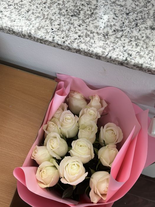 Букет белых роз 15 шт