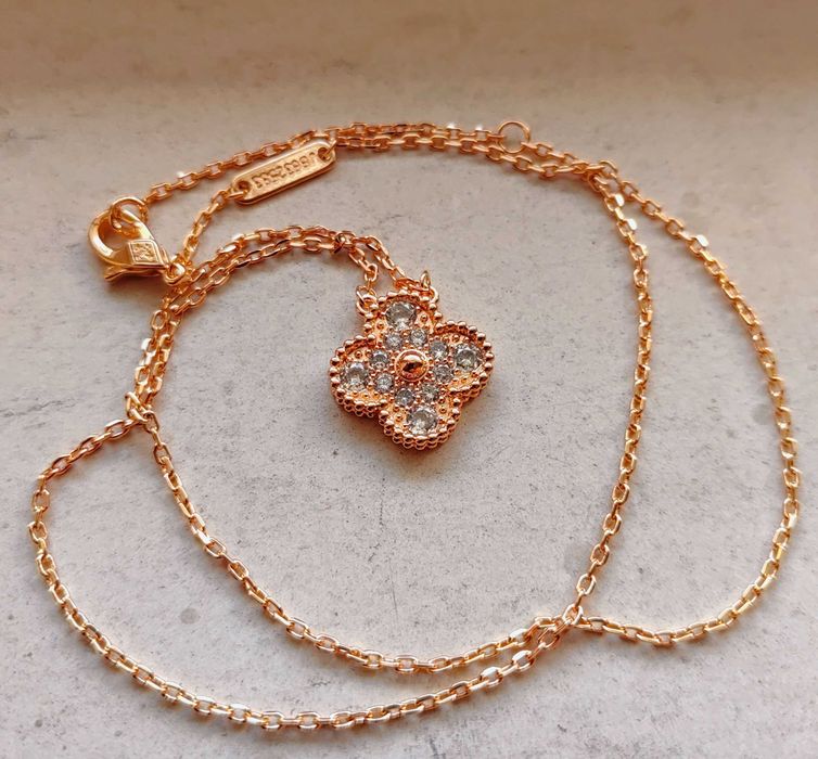 Дамско колие с детелина в розово злато на Van Cleef & Arpels VCA