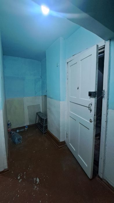 Чирчик шахар 
3-микрораён
#1-хона 2-этаж 
Квартира ижарага берилади