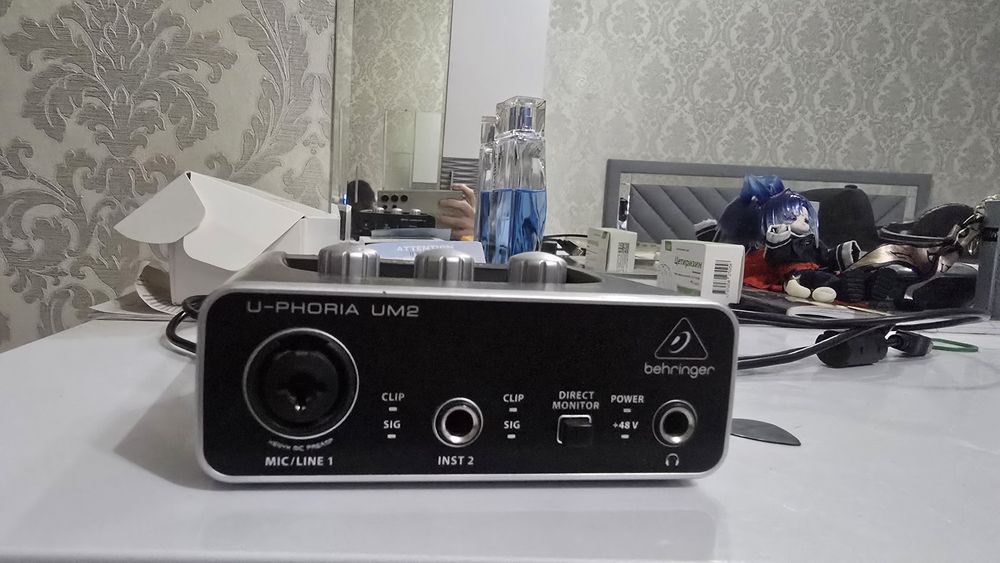 Звуковая карта Behringer U-Phoria um2