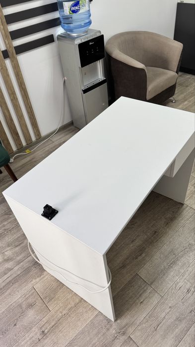 Продам стол для маникюра