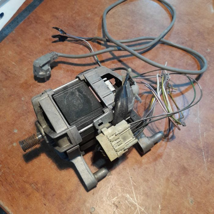 Продам на Стиралку Советскую запчасти