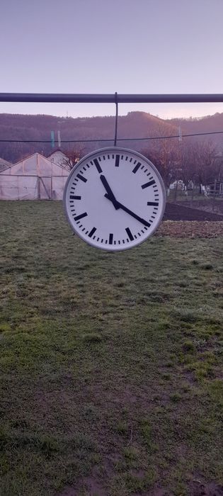 Ceas TN , perete, industrial , muzeu , gara , antic , colectionari,