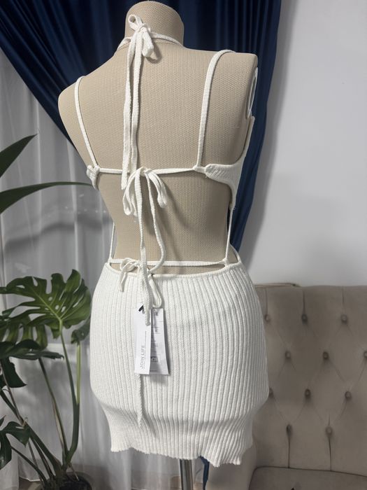 Rochie scurta de plaja Bershka cu decupaje din tricot mărimea M