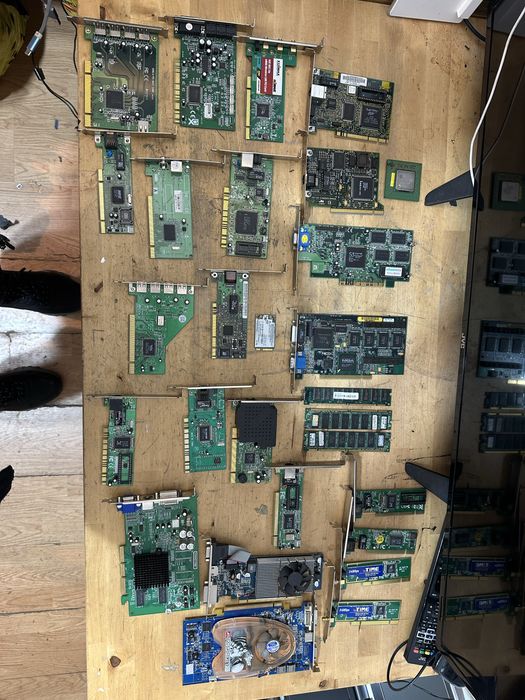 Vand mai multe componente pc vechi PRET PE TOT