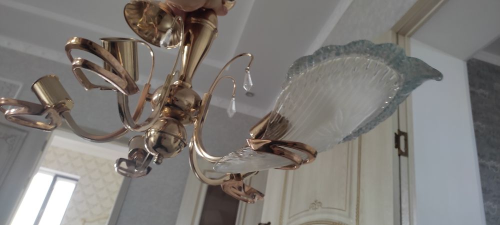 Продам люстру 13000тг