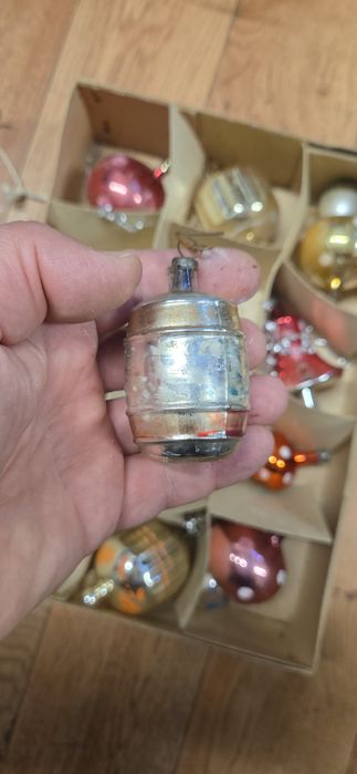 Истенски стъклени соц украси за елха