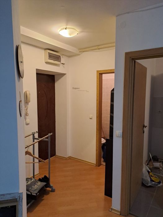 Închiriez ap.2 camere mall