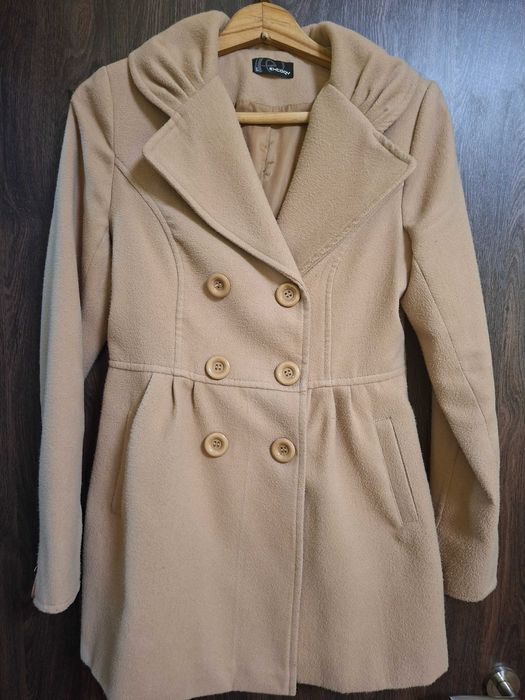 Дамско бежово палто