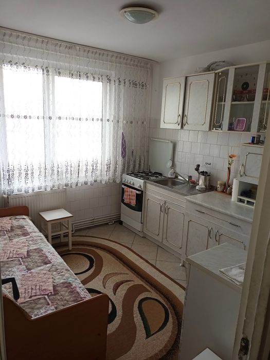 Închiriez garsoniera