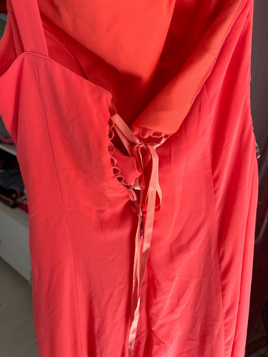 Официални роклии