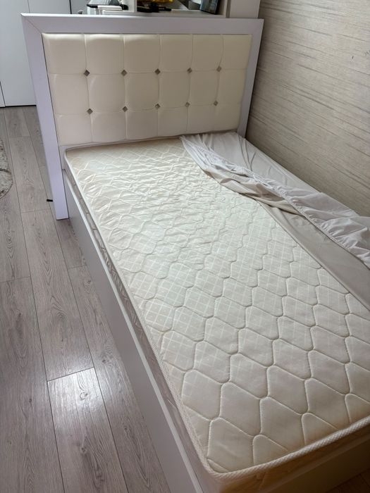 Кровать с матрасом 120х200