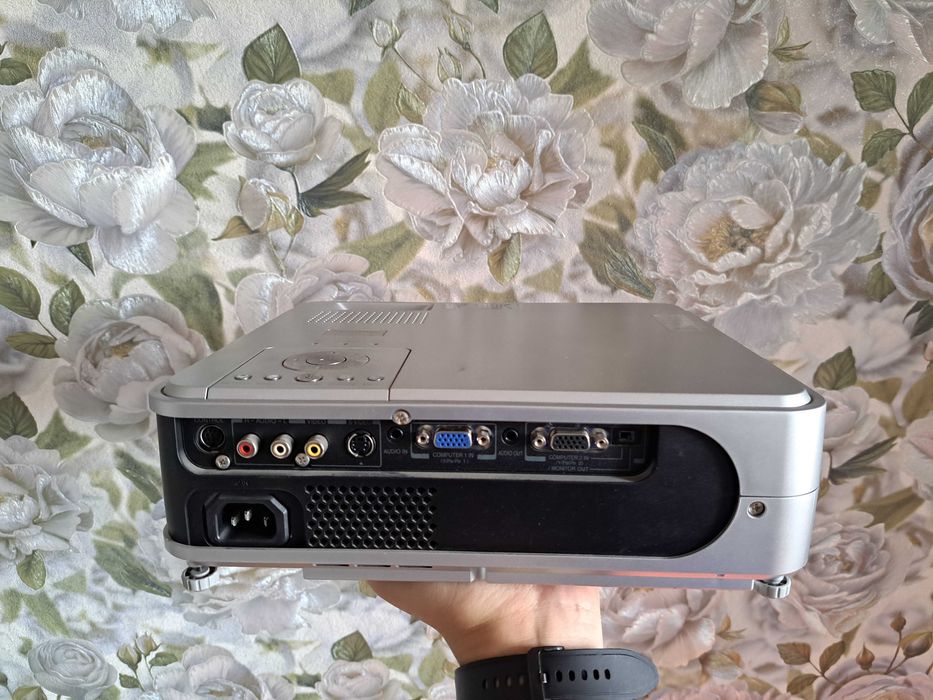 Продам 3LCD-проектор Toshiba TLP-XD2000