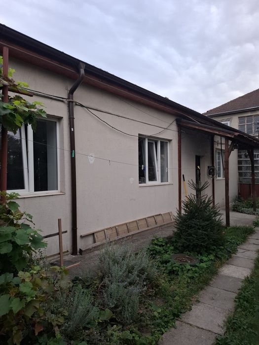 Vand casa  3 camere central