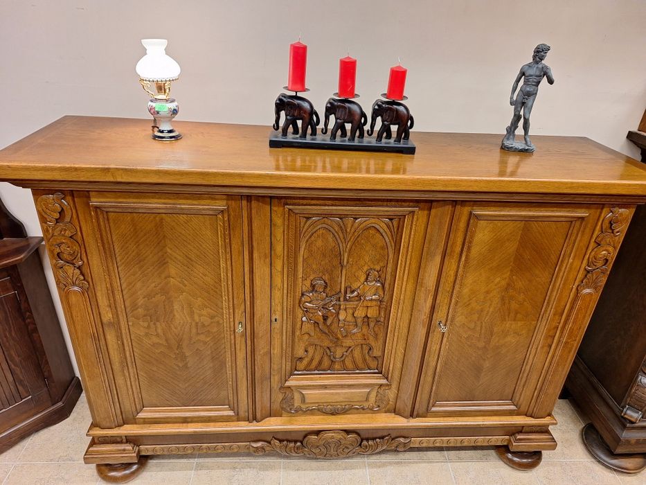 Комод, скрин, бюфет, шкаф с богата дърворезба