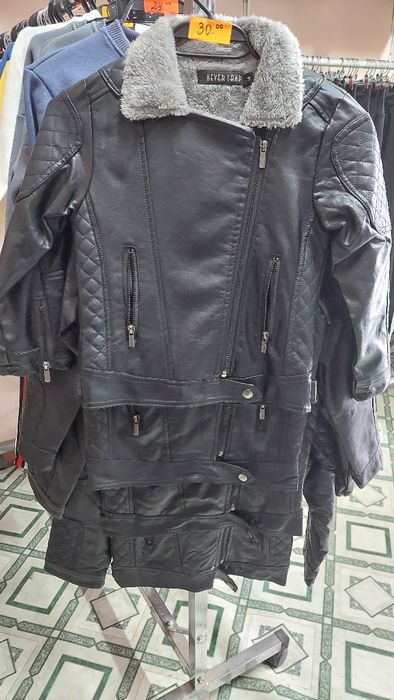 На едро-детски,дебели кожени якета