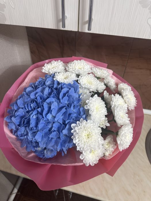 Цветы   свежие .