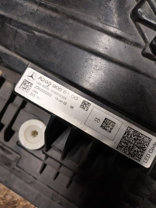 Ляв фар mercedes EQC