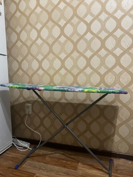 Гладильная доскп, не использованная