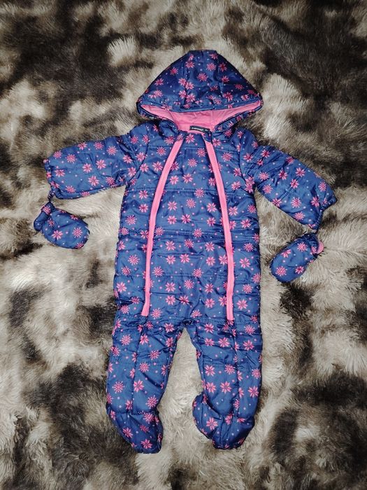 Теплый зимний комбинезон со снежинками