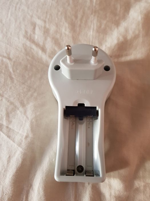 Зарядно За батерии АА и ААА