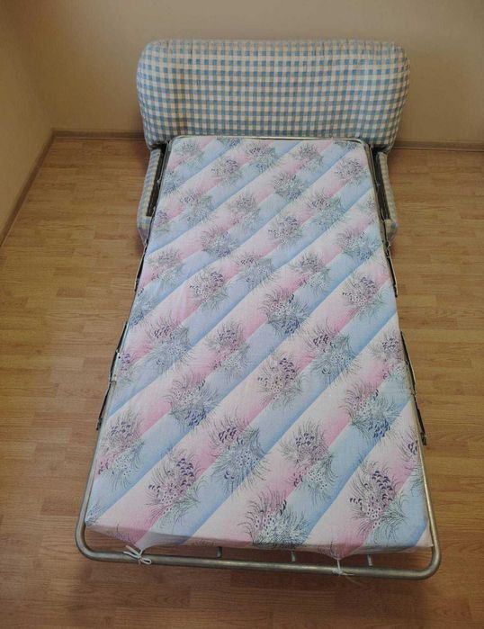 Разтегателен диван