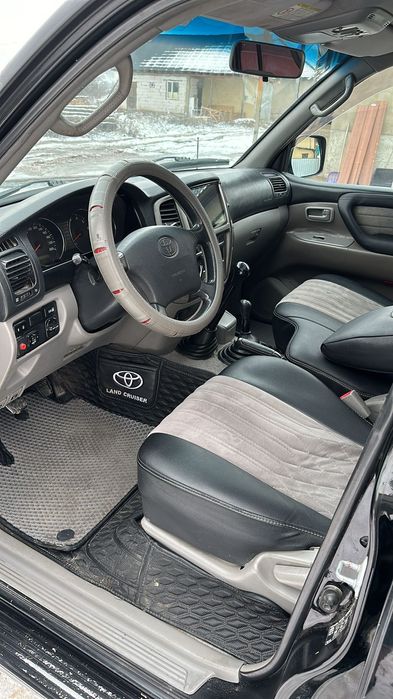 Машина Ландкрузер