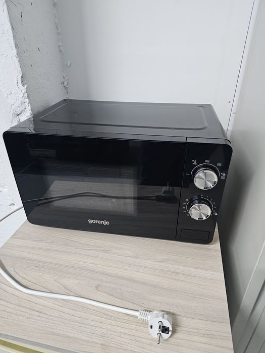 Microunde GORENJE: negru, 17L, in garantie aproape nou