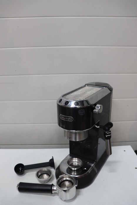 Кафемашина De'Longhi Dedica EC685, дюза за млечна пяна, три цедки