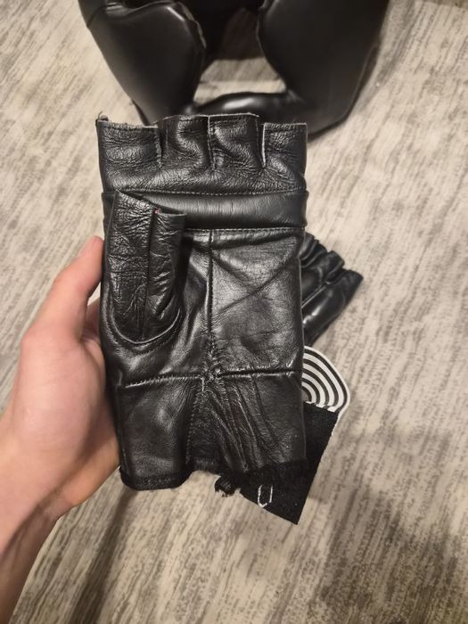 Перчатки,шлем,для бокса