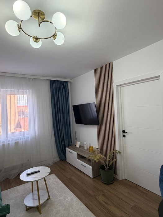 Închiriez apartament