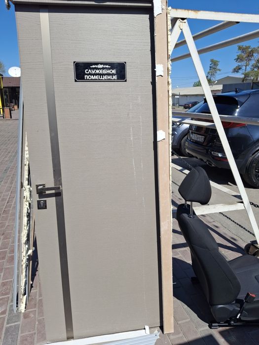 Дверь внутрины. Ручки и замками