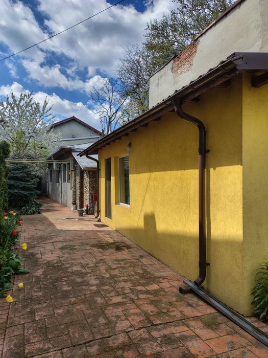 Închiriez un corp de casa Parc Carol