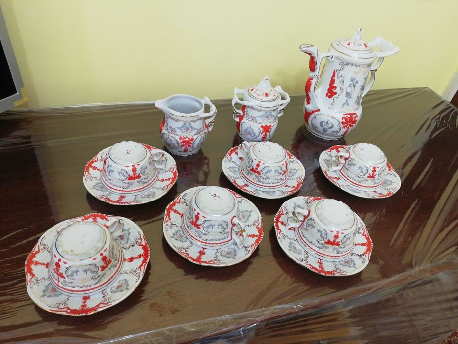 Vând set cescute pentru cafea