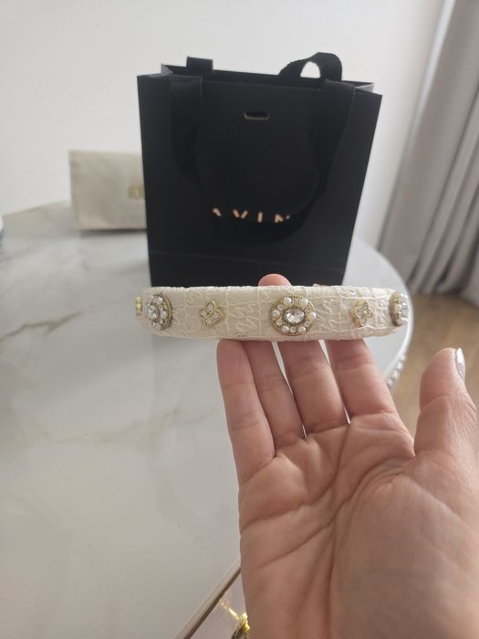 Чисто нова диадема AVIN с камъни и перли