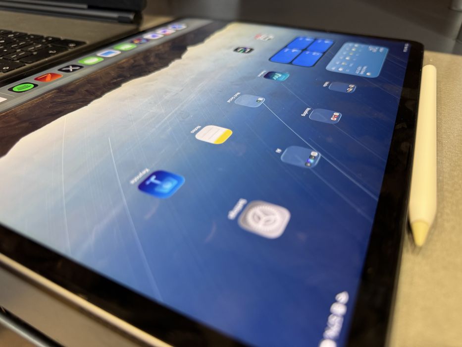 Ipad Pro 12.9 (5th Gen) + Magic Keyboard + Apple Pencil