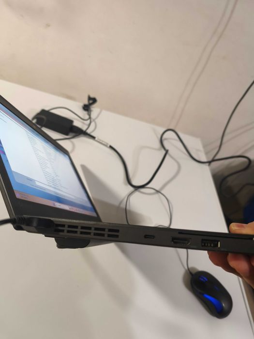 Продавам лаптоп Lenovo x270