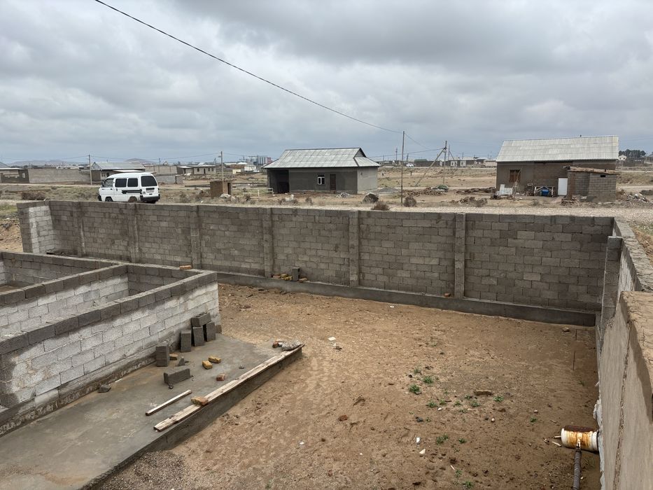 Центр камазда  4 соток 2 хона 2 этаж килинган  келиштириб бервораман